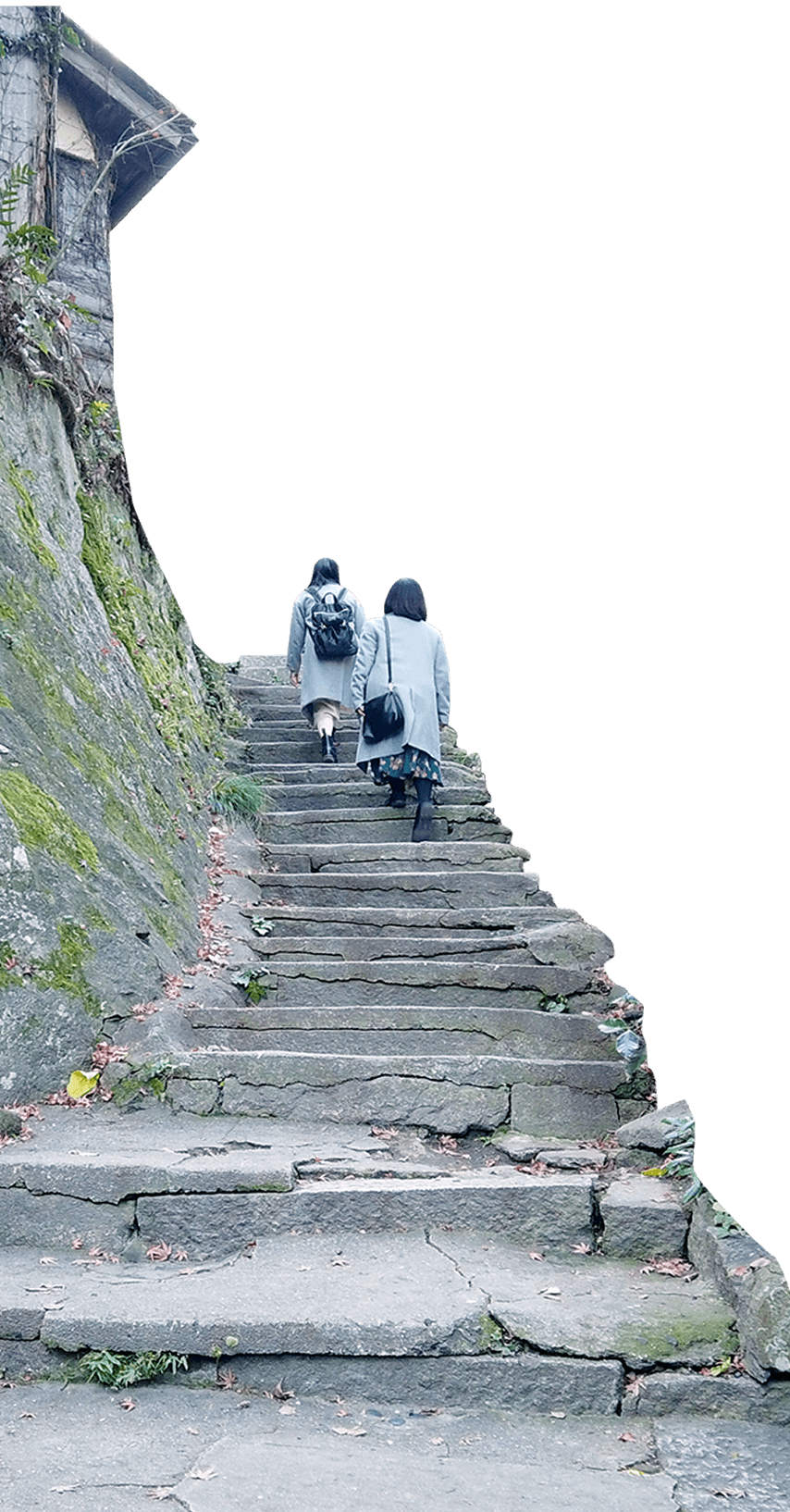 石の階段を登る2人の女性